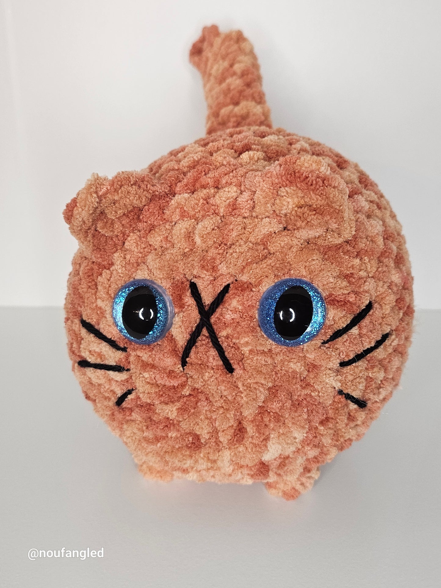 Amigurumi - Cat Loaf Cannon Blue Eyes